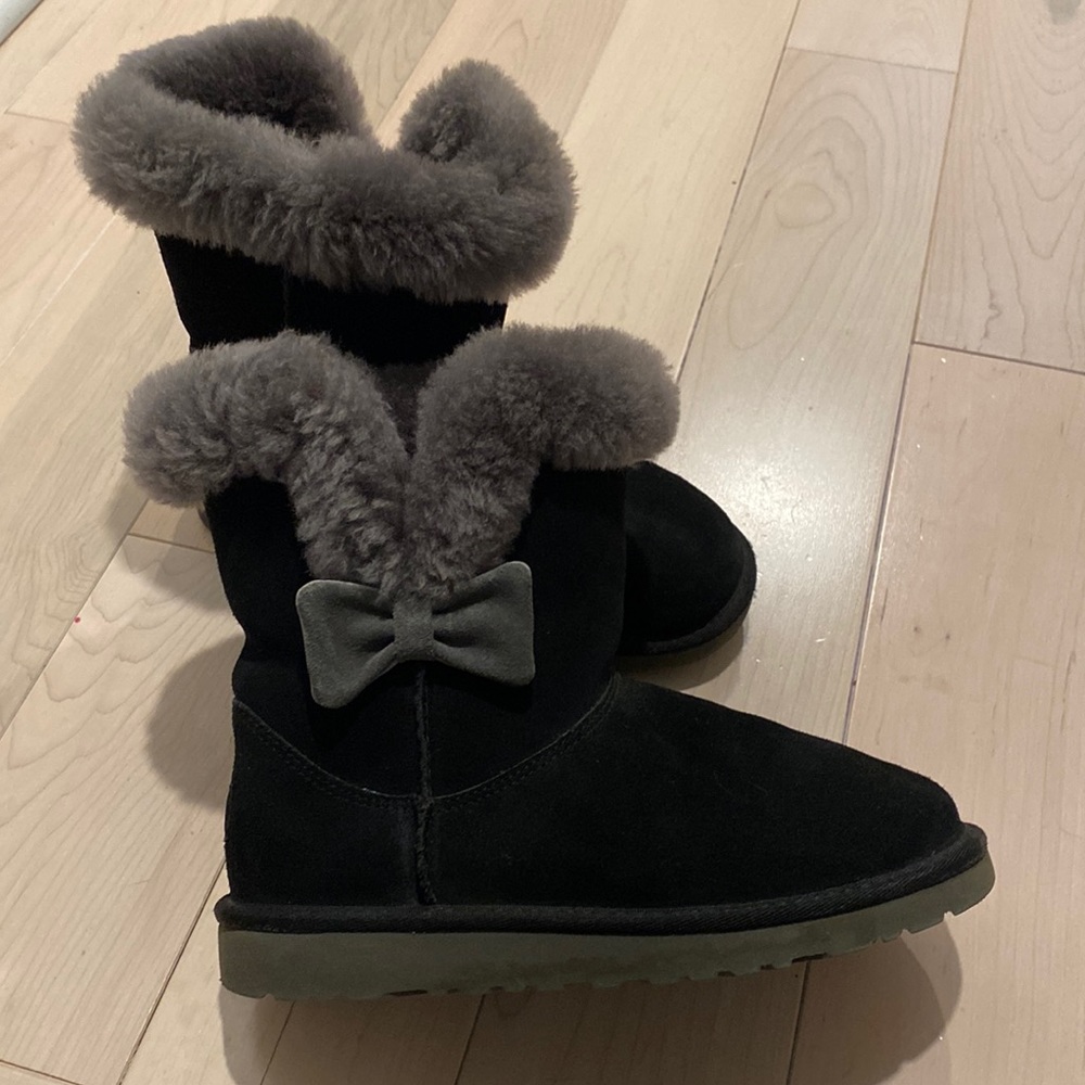 Black grey bow Ugg boots